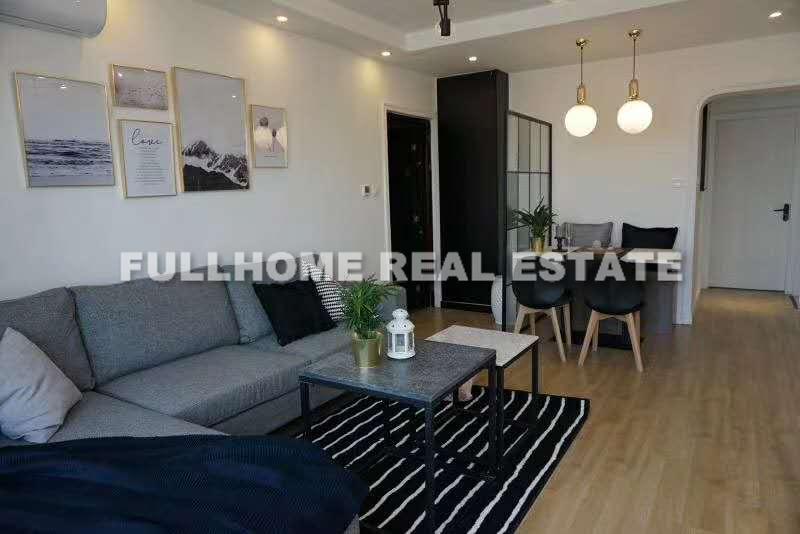 Same compound: Yong Ye Ren De Fang, 2 bedrooms in Shanghai