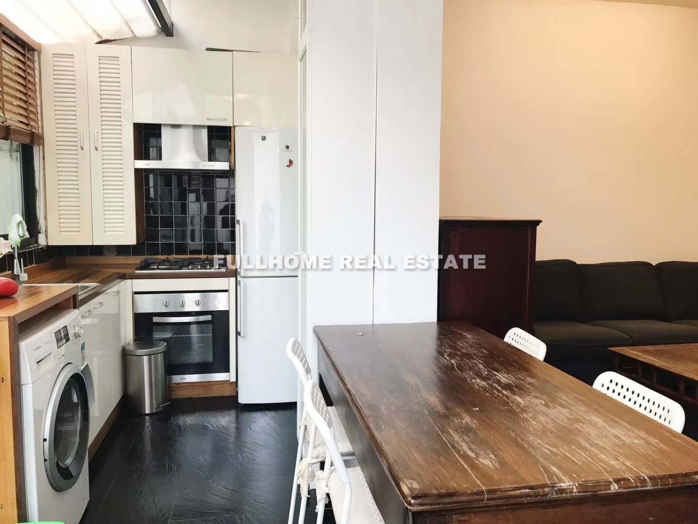 Lane 1-500 Wanpin Road Old House	 - 2 bedroom apartment in Shanghai, Downtown, Downtown
