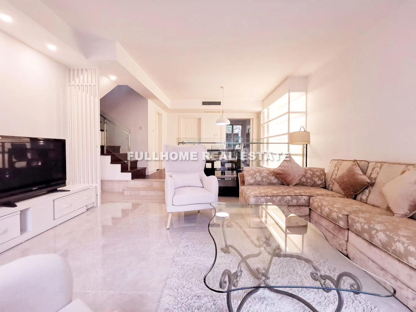 Same compound: Tomson Xing Guo Garden, 3 bedrooms in Shanghai