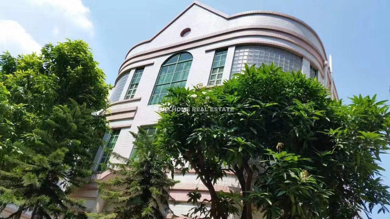 Same compound: Castle Hill Luxury Home, 5 bedrooms in Guangzhou