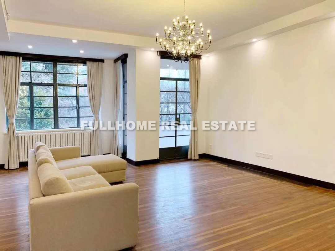 Same compound: Yide Apartment, 3 bedrooms in Shanghai