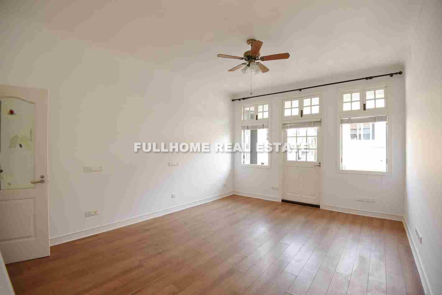 Lane 100-300 Fumin Road Old House - 4 bedroom apartment in Shanghai, Jing An, Downtown