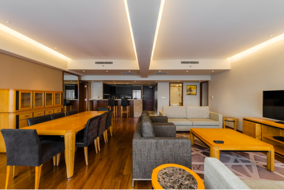 Same compound: Shanghai Centre, 2 bedrooms in Shanghai