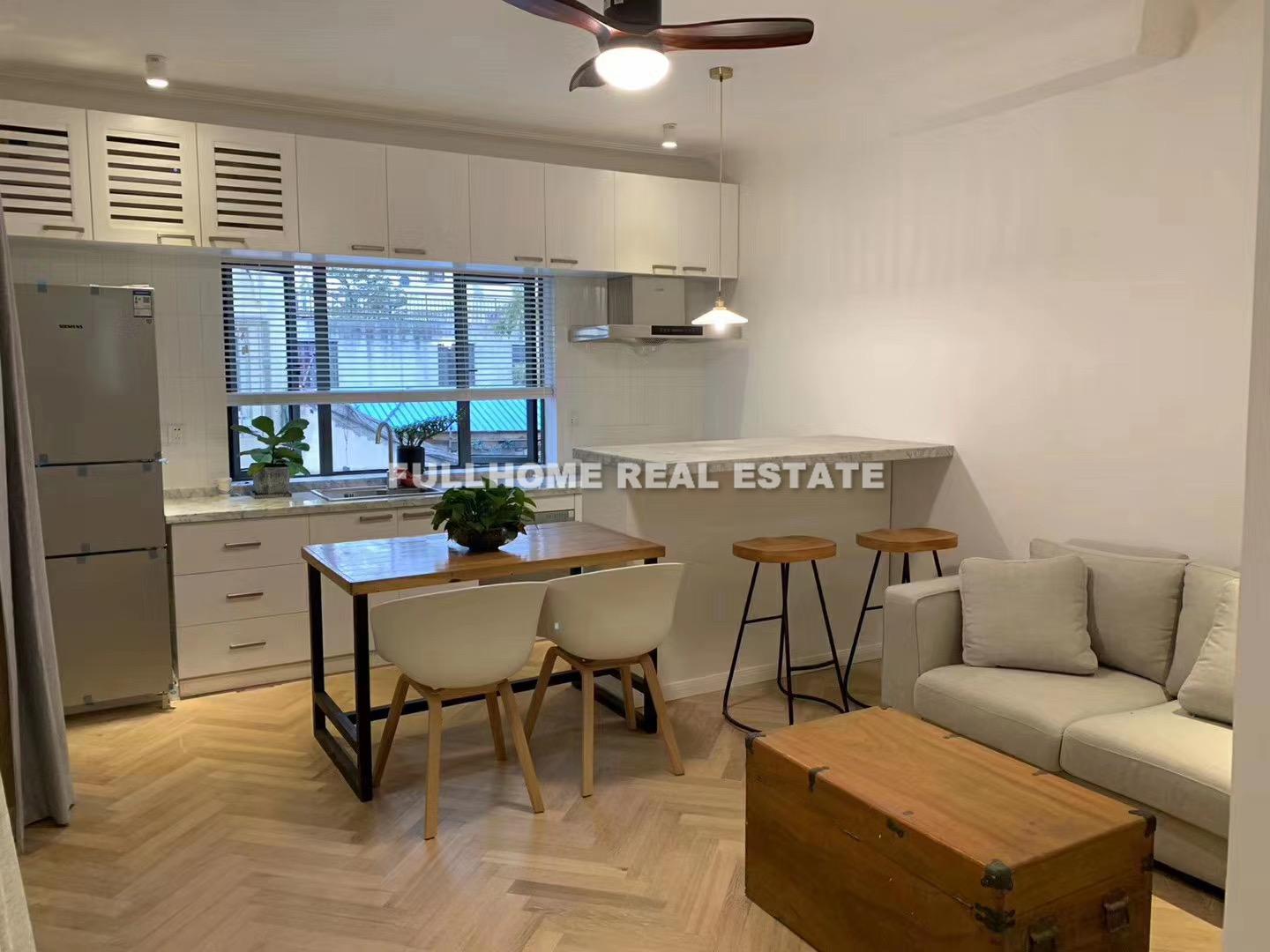 Lane1-500 Tianping Road Old House - 2 bedroom apartment in Shanghai, Xujiahui, Downtown