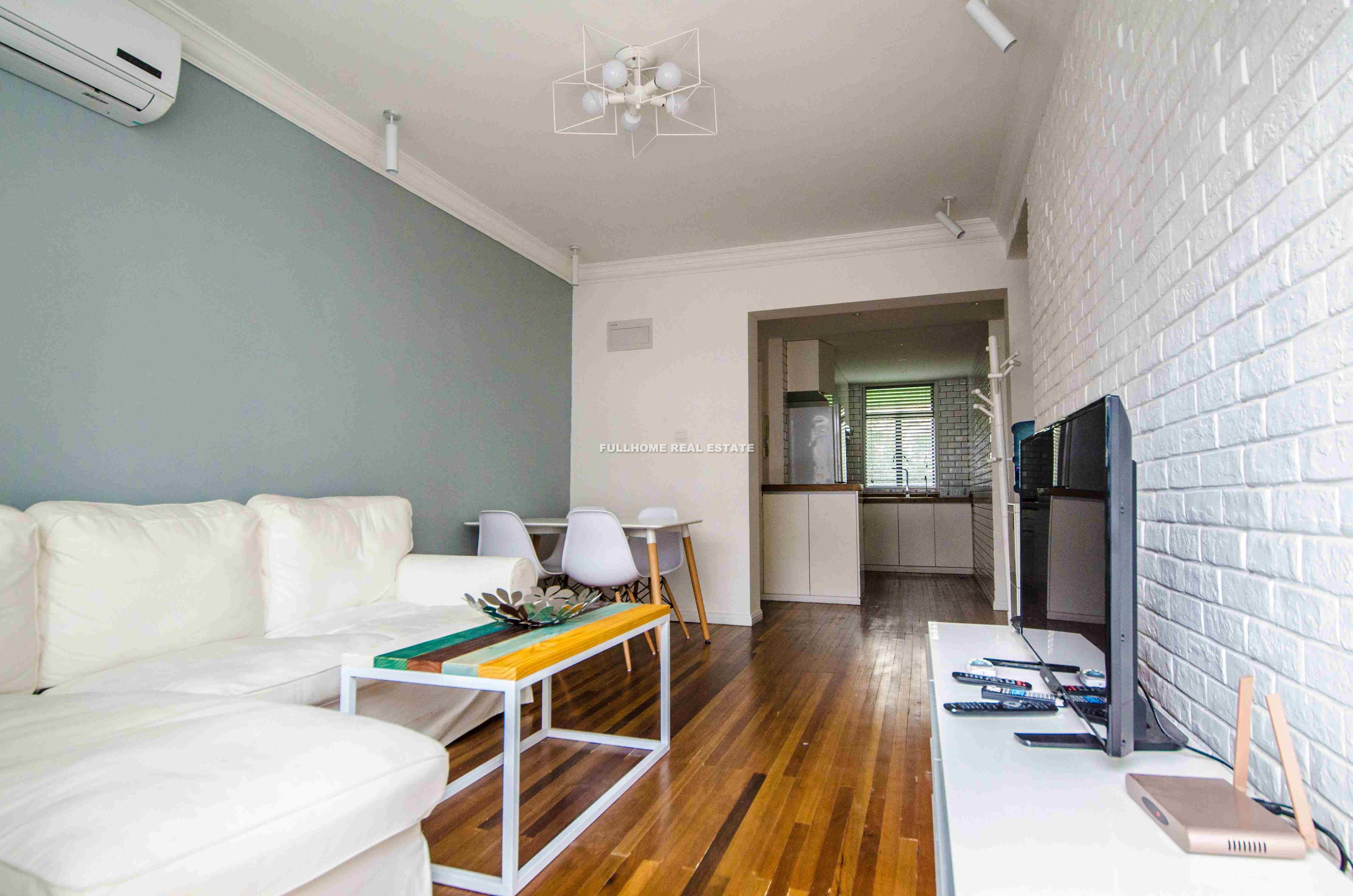 Same compound: Lane 1-200 Yuqing Road Old House, 2 bedrooms in Shanghai