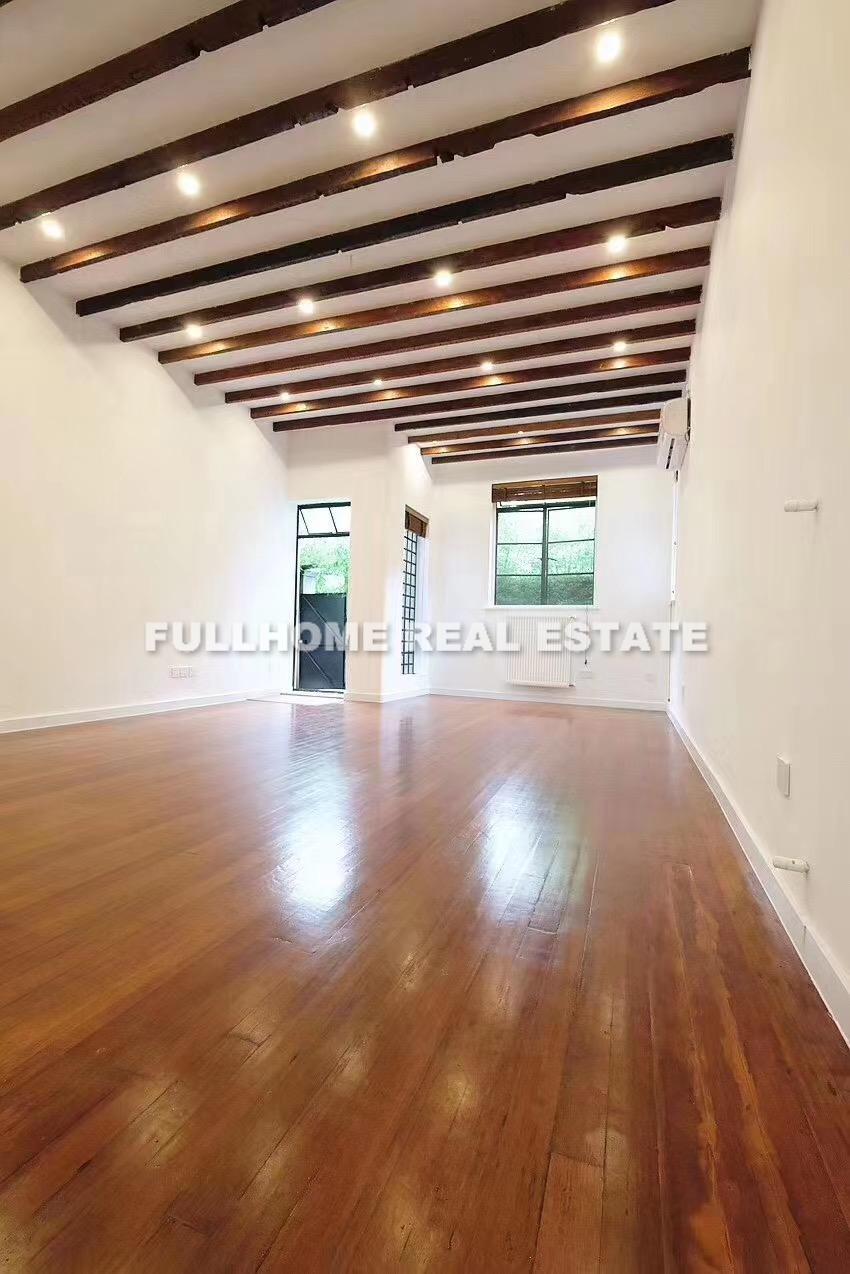 Lane 1-200 Gaoyou Road Old House - 2 bedroom apartment in Shanghai, Xujiahui, Downtown