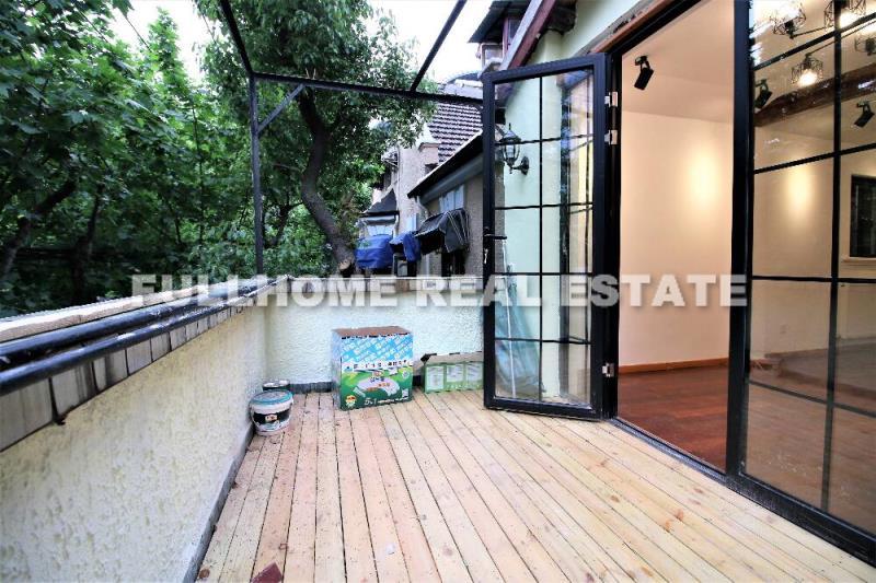 Same compound: No.100-600 North Wulumuqi Road Old House, 1 bedrooms in Shanghai