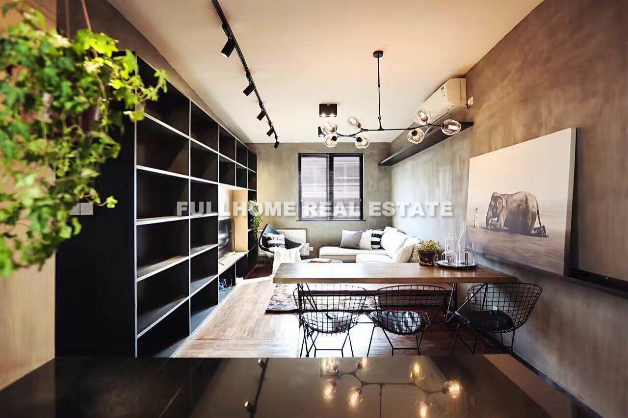 Lane 100-700 South Wanping Road Old House - 2 bedroom apartment in Shanghai, Xujiahui, Downtown