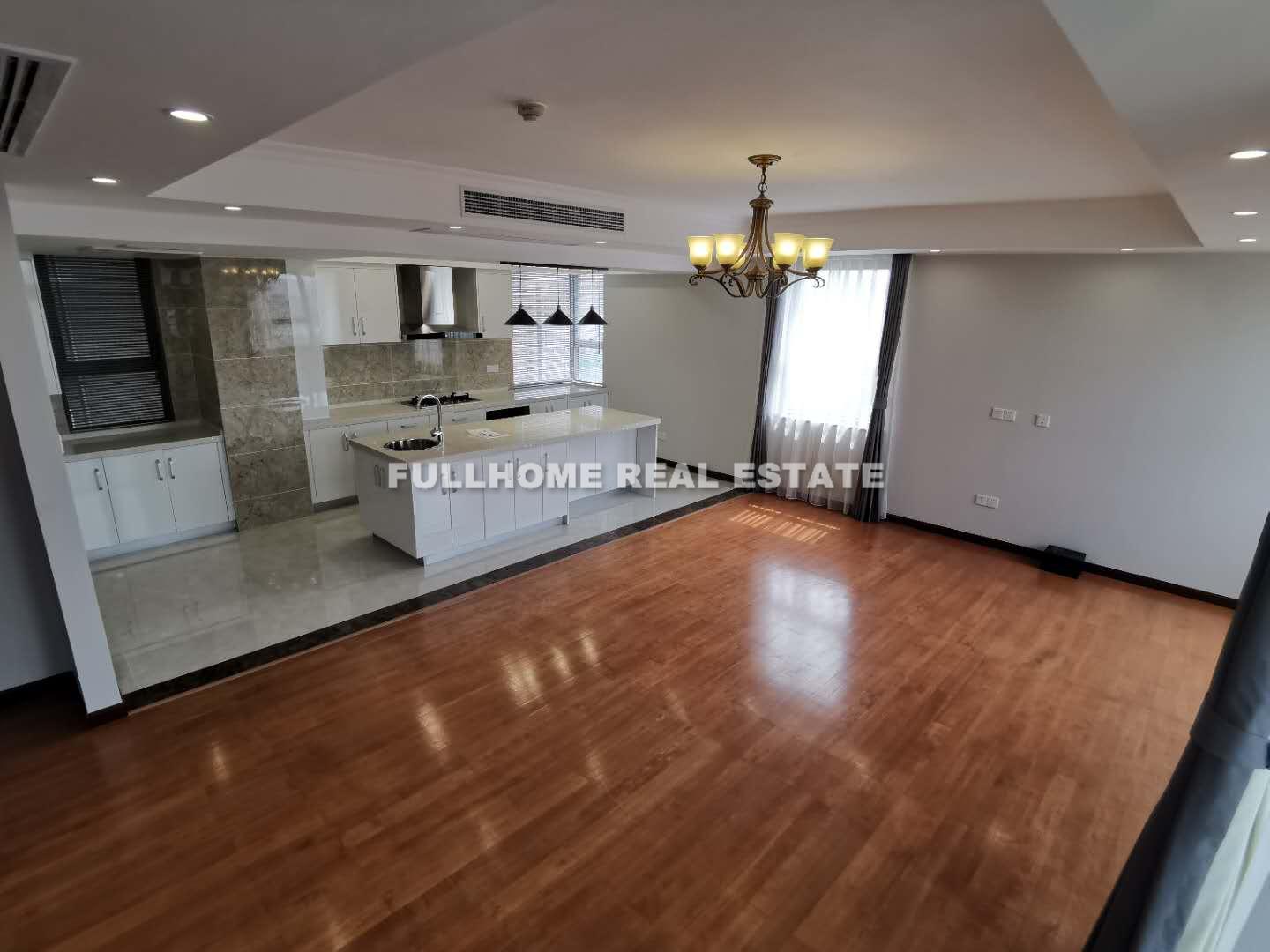 Gallery Tower - 4 bedroom apartment in Shanghai, Xujiahui, Downtown