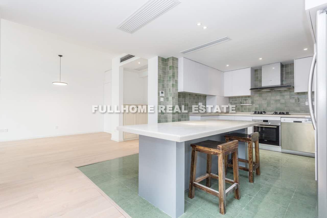 Regent Place - 3 bedroom apartment in Shanghai, Jing An, Downtown