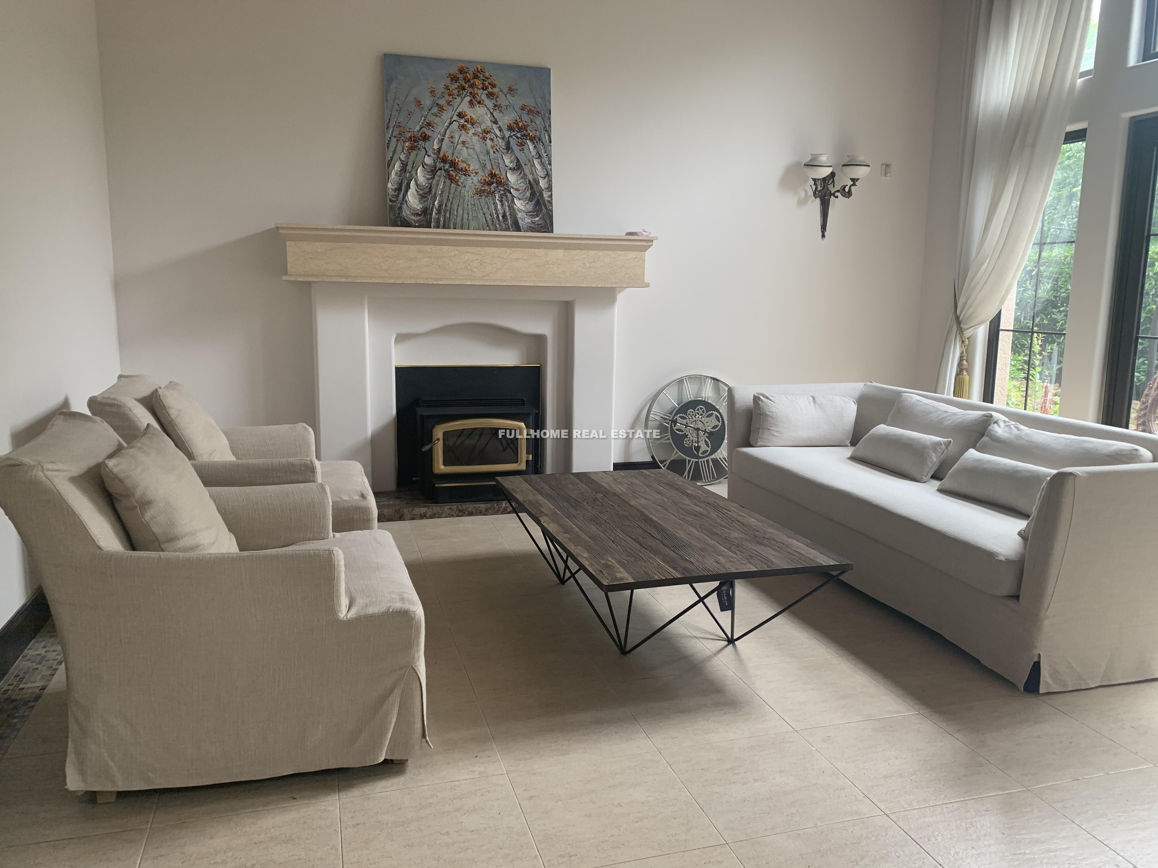 Same compound: Sifang Xijiao Garden Villas, 5 bedrooms in Shanghai