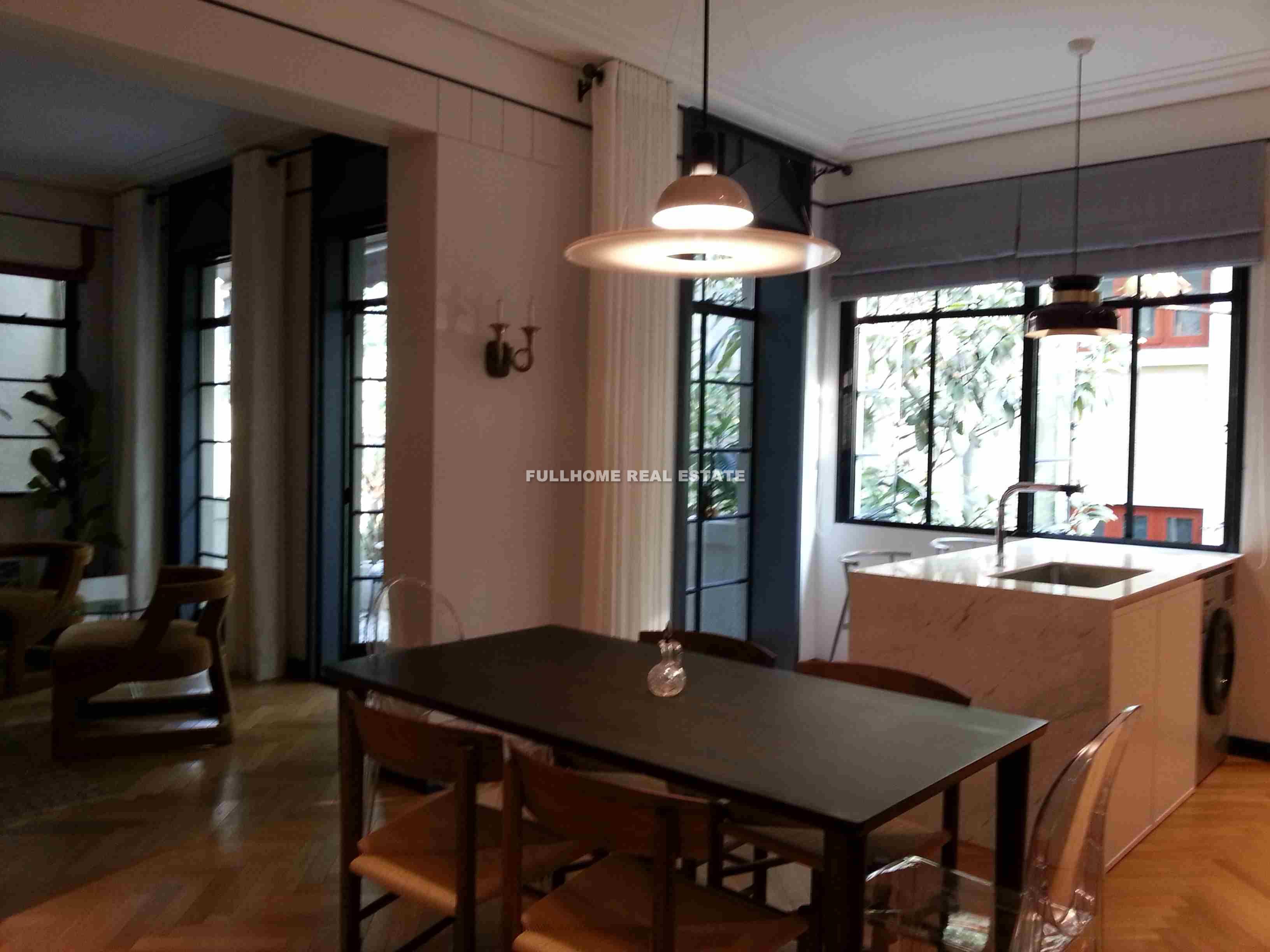 Same compound: Lane1-500 Donghu Road Old House, 3 bedrooms in Shanghai