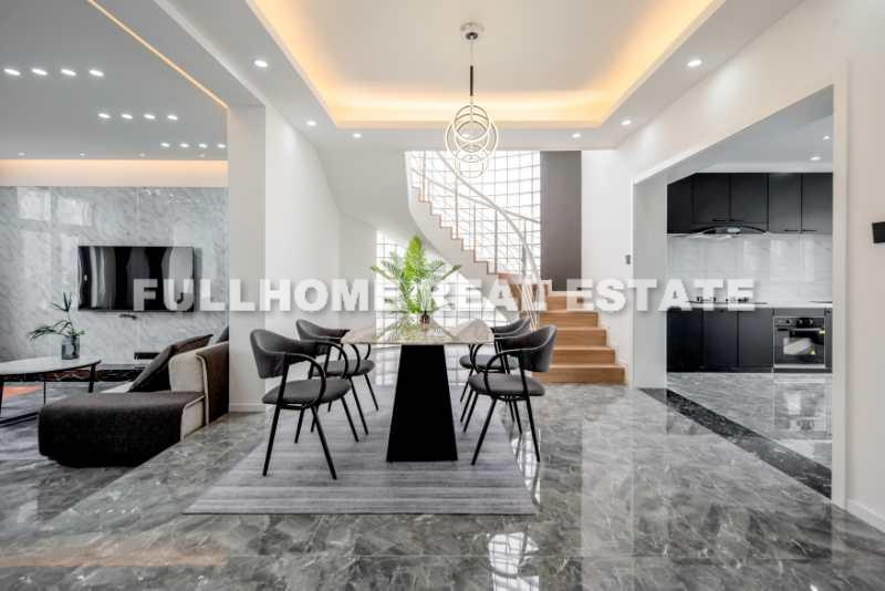 Same compound: Jing An Garden View, 3 bedrooms in Shanghai