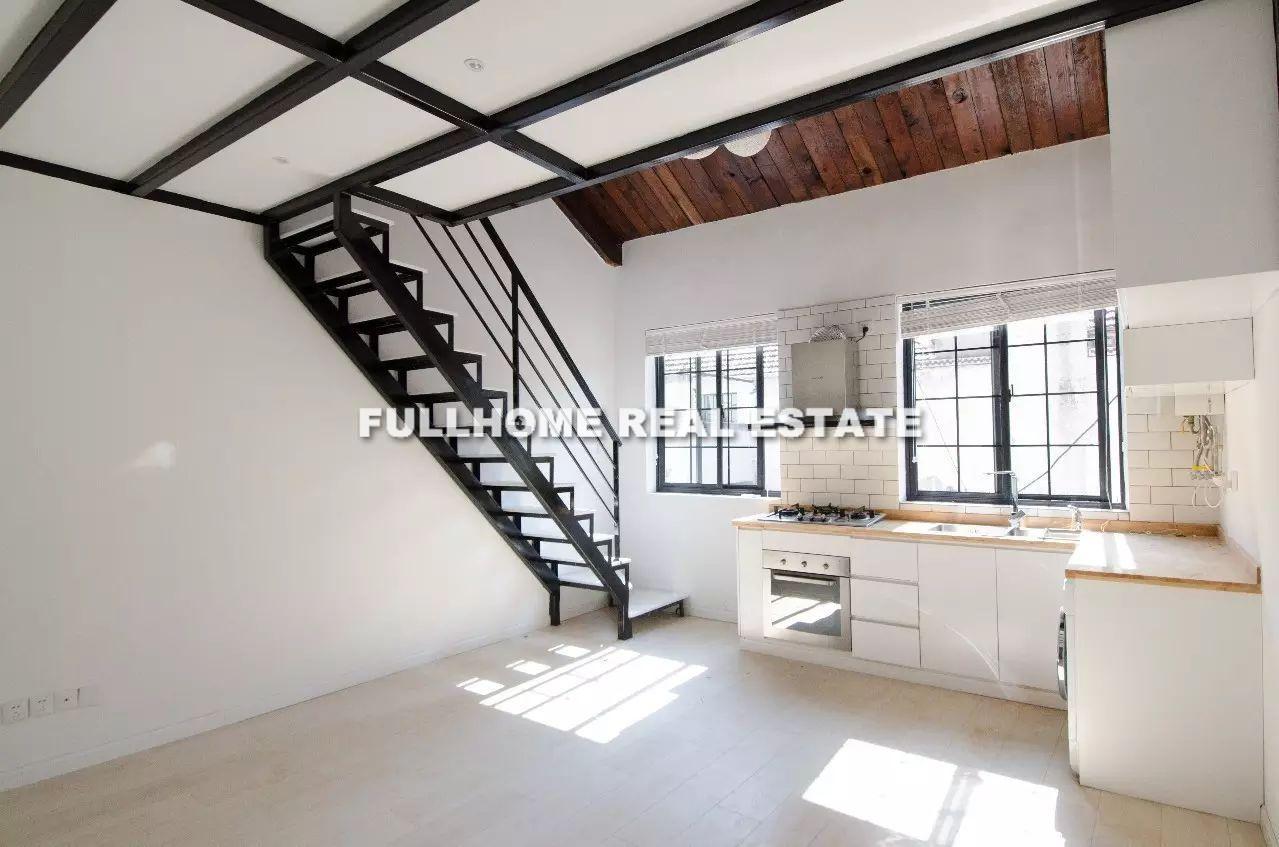 Lane 200-500 Zhenning Road Old House - 3 bedroom apartment in Shanghai, Jing An, Downtown