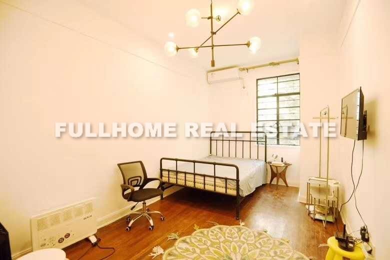 Similar property: Lane 100-300 Fumin Road Old House, 1 bedrooms, 30 sqm in Shanghai