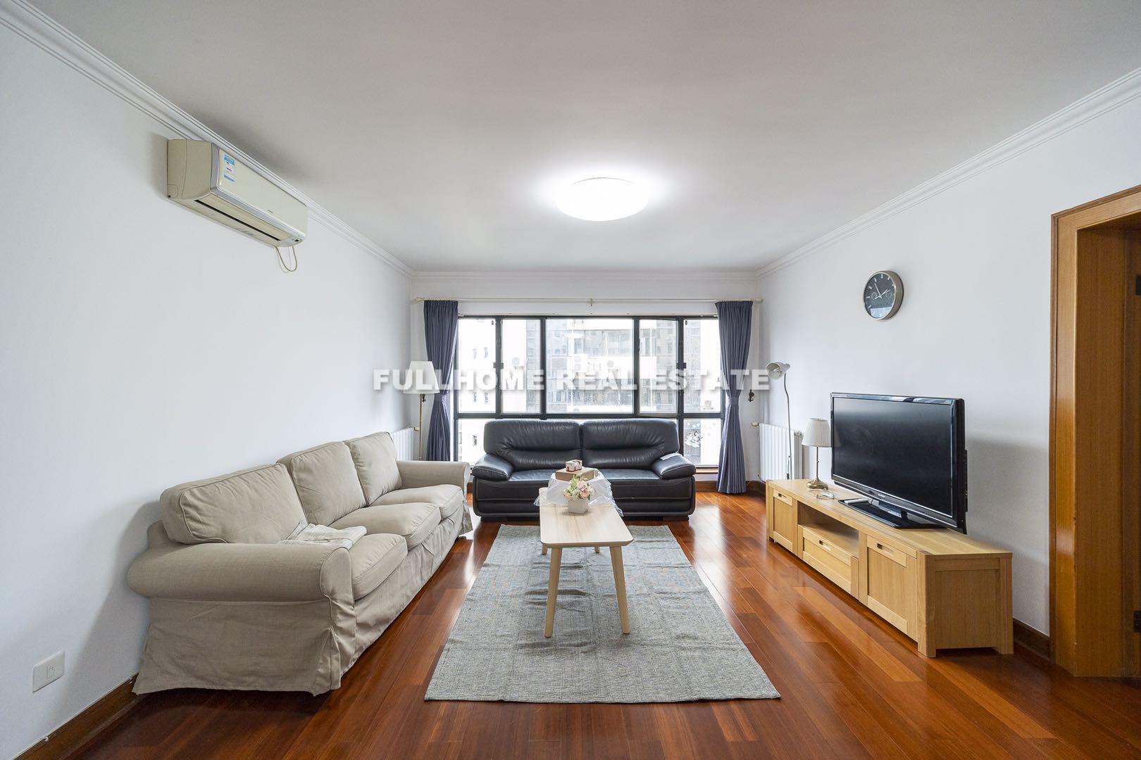 Shanghai Grand Plaza - 3 bedroom apartment in Shanghai, FFC, Downtown