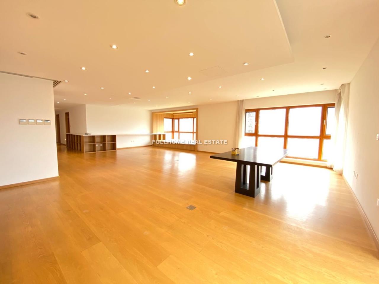 Chateau Edinburg - 3 bedroom apartment in Beijing, Sanlitun