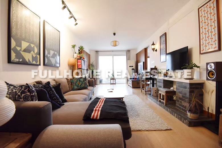 Same compound: Lane 545 Zhenning Road Old House, 3 bedrooms in Shanghai