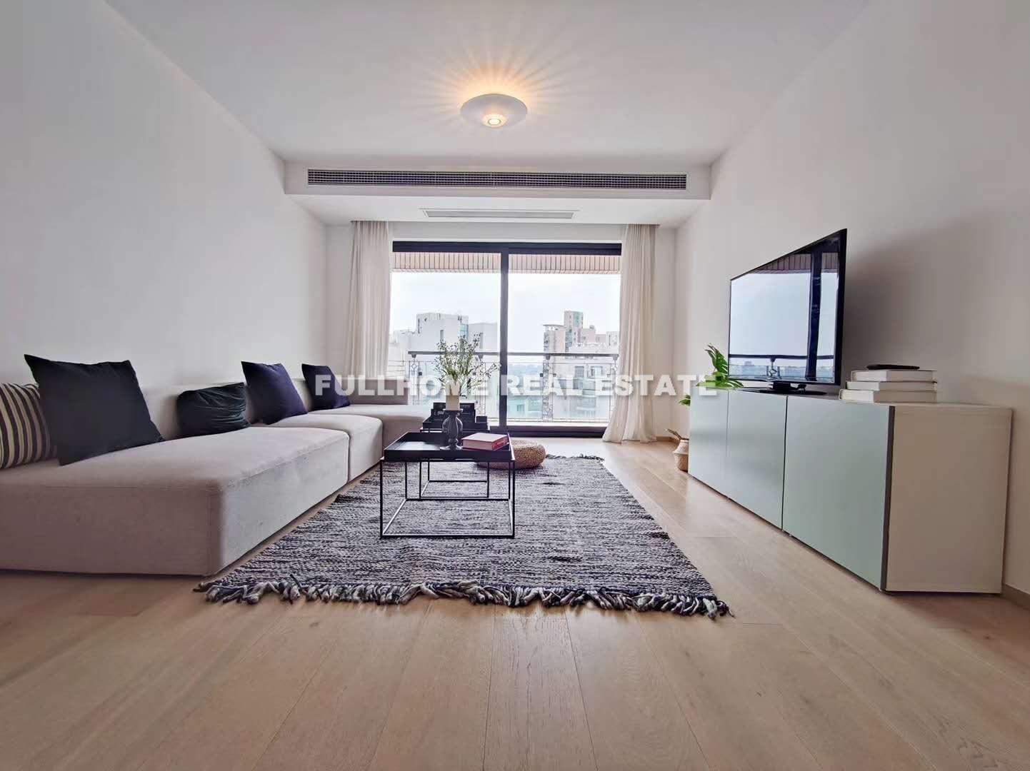 The Courtyards - 3 bedroom apartment in Shanghai, Jing An, Downtown
