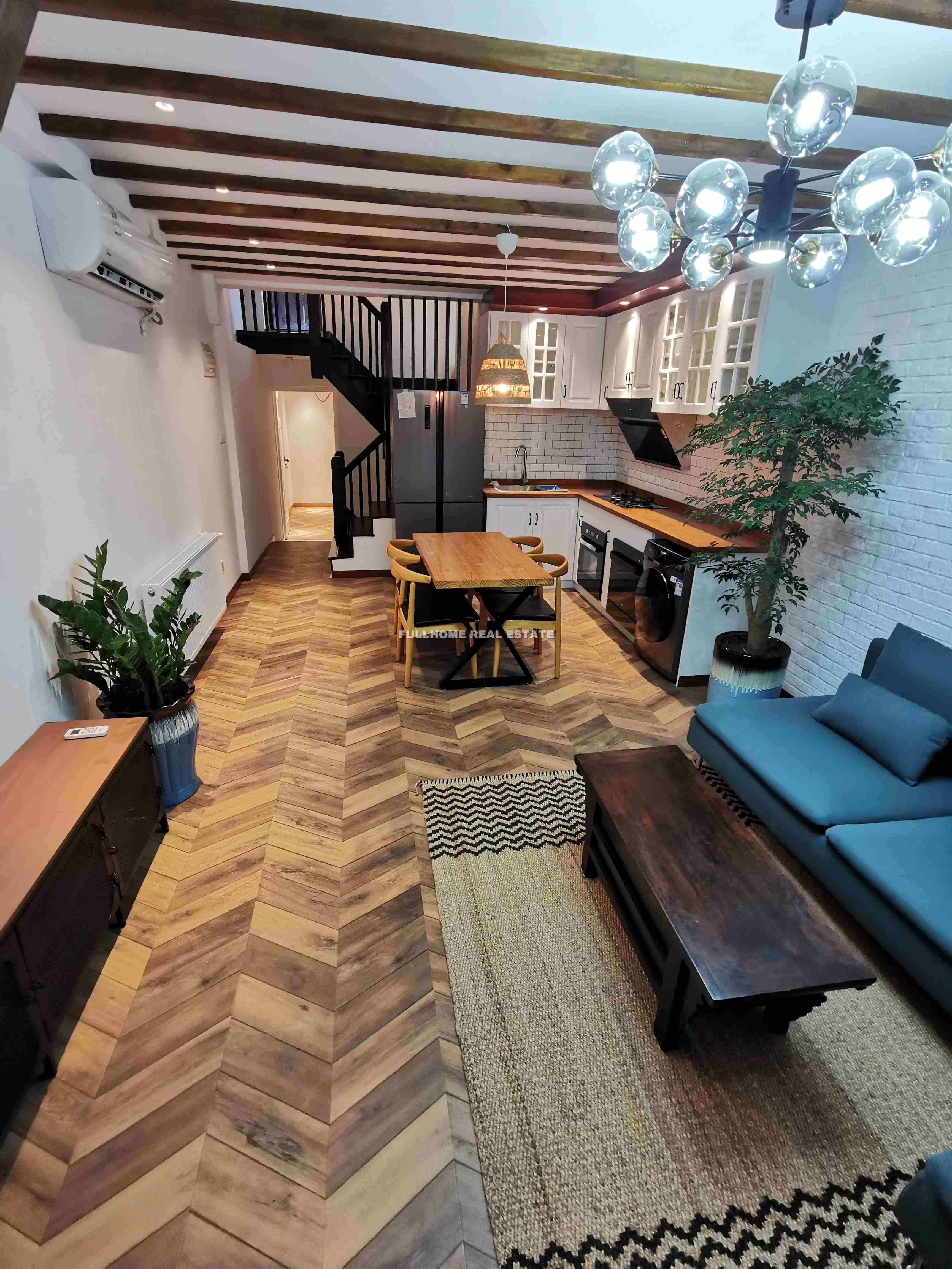 Lane 200-500 South Xiang Yang Road Old House - 3 bedroom apartment in Shanghai, Downtown, Downtown