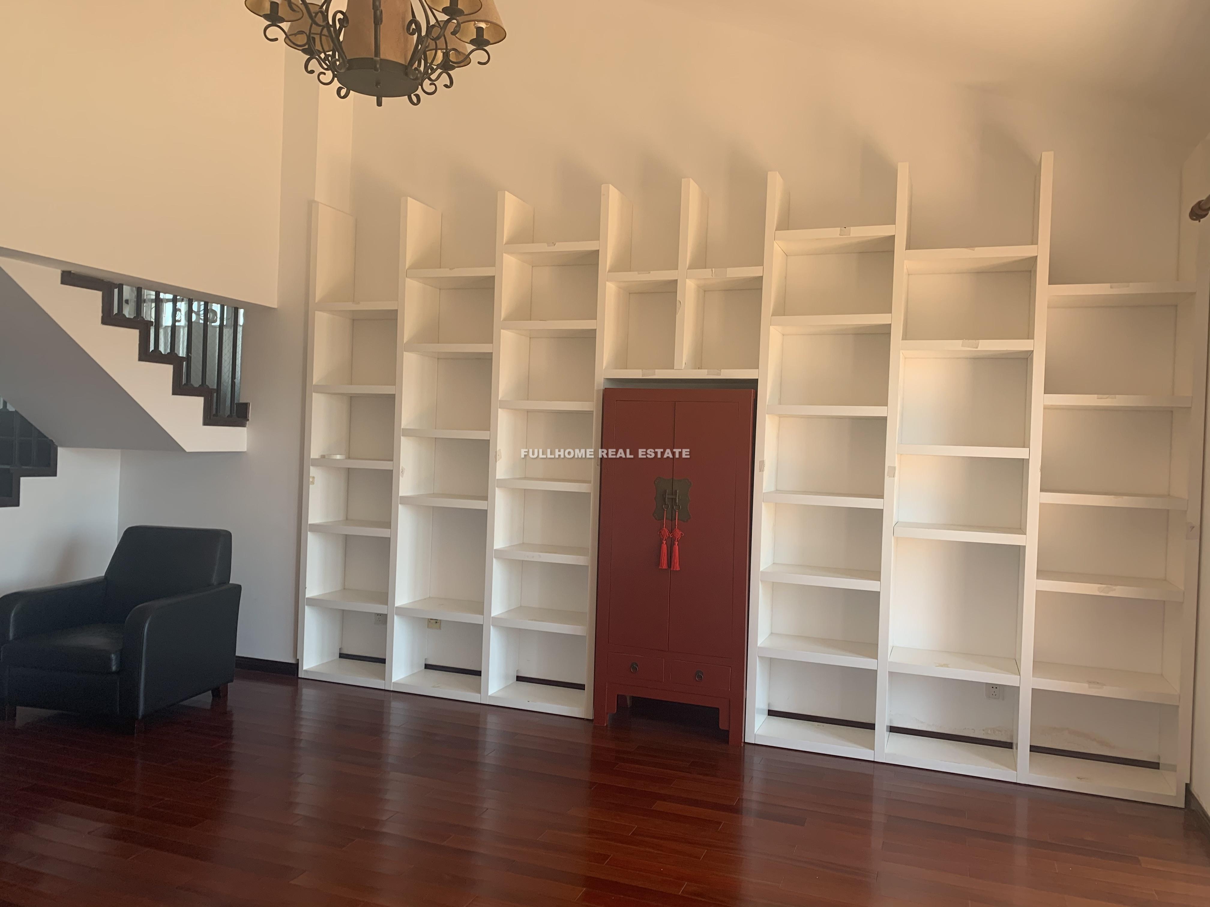 Similar property: Shanghai Racquet Club, 4 bedrooms, 299 sqm in Shanghai