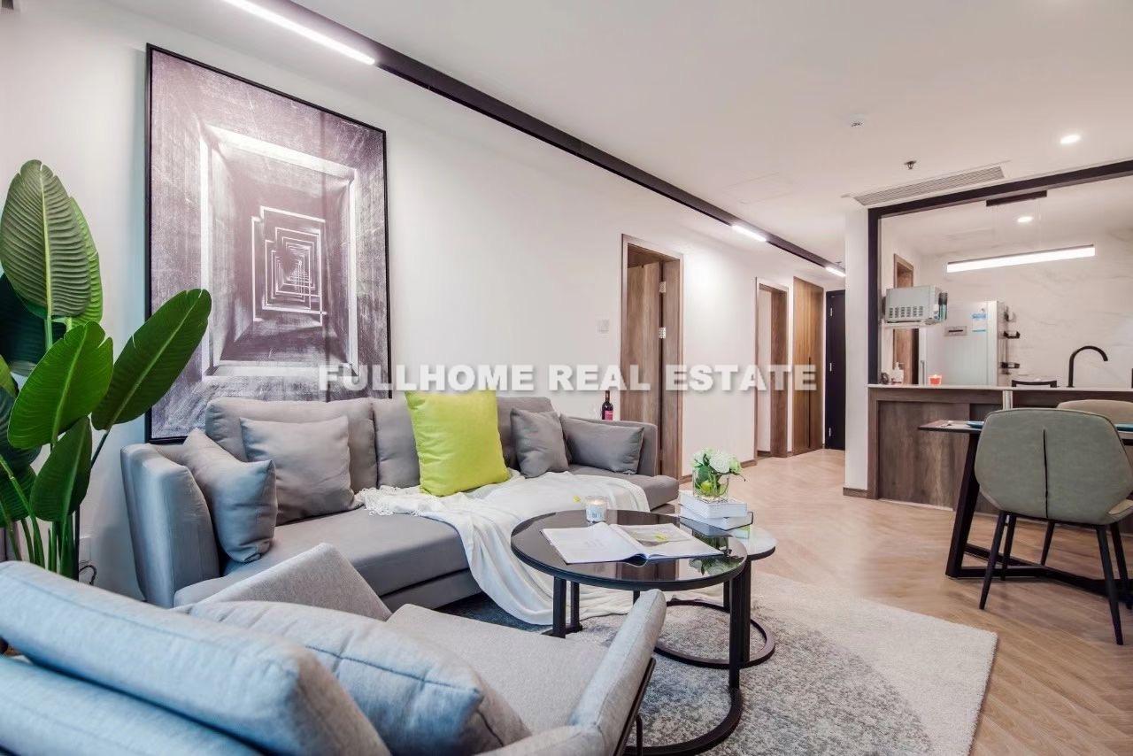 Same compound: Hong Kong Plaza, 2 bedrooms in Shanghai