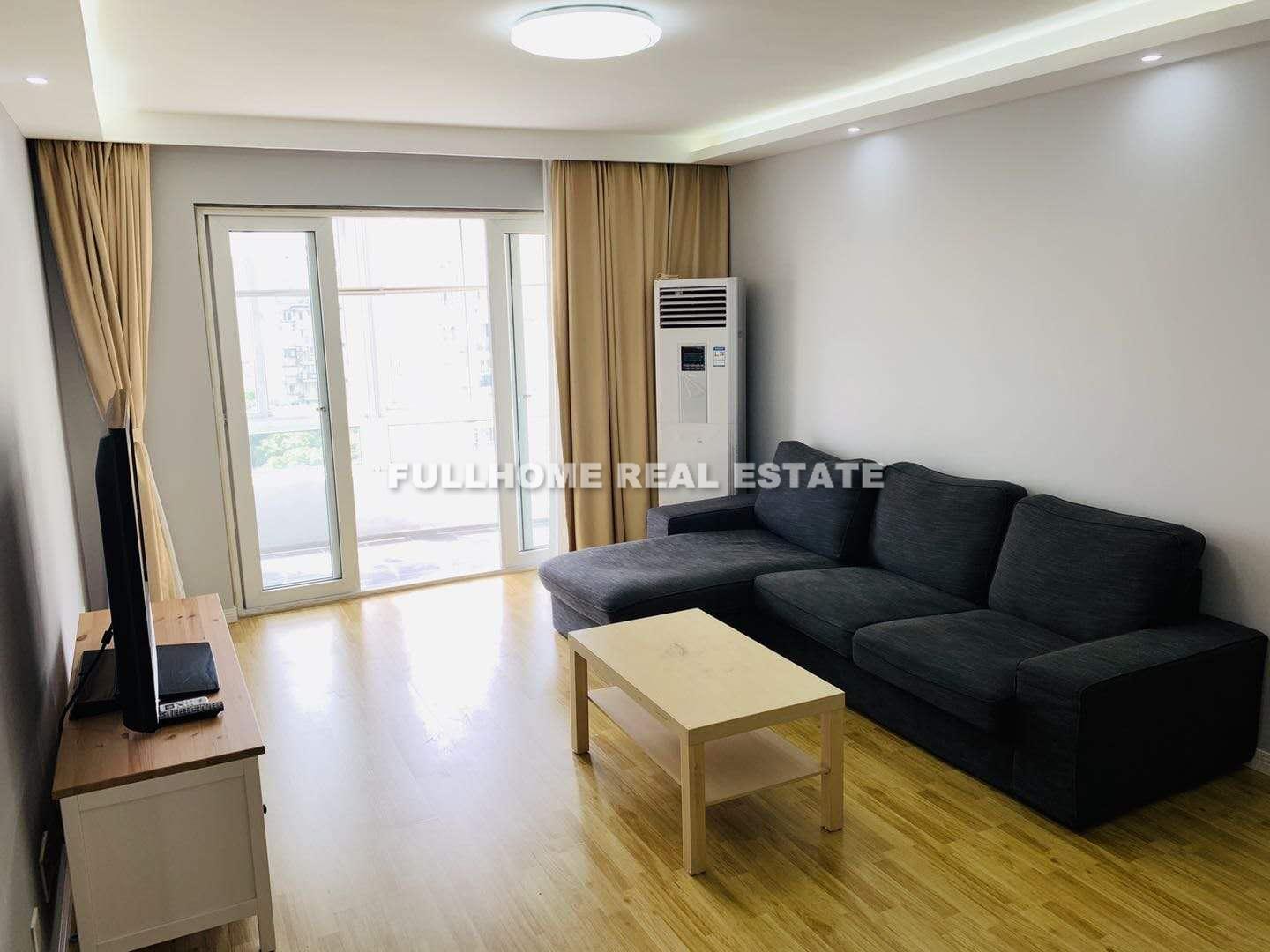 Same compound: Liujing Yicai, 3 bedrooms in Shanghai
