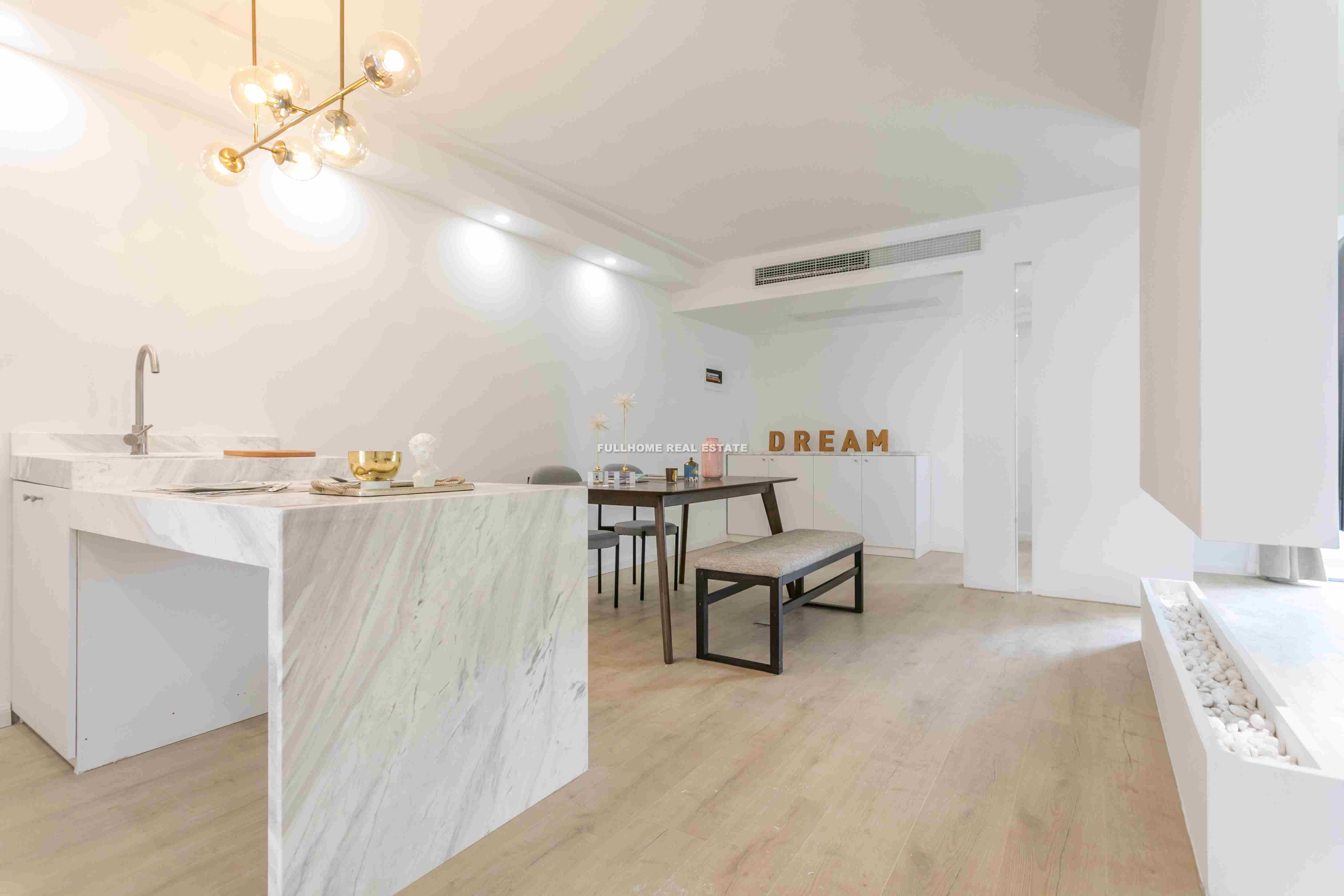 Same compound: Haizhu Apartment, 3 bedrooms in Shanghai