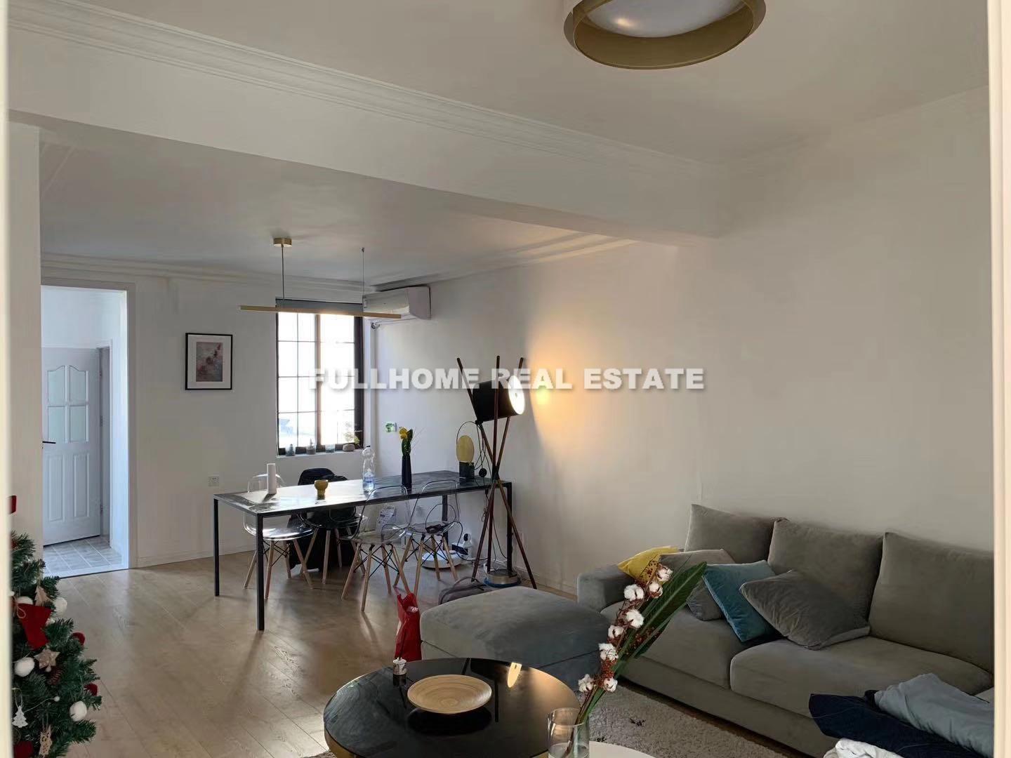 Same compound: No.100-600 North Wulumuqi Road Old House, 1 bedrooms in Shanghai
