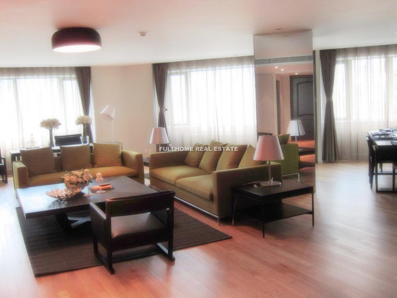 Same compound: East Gate Plaza, 3 bedrooms in Beijing