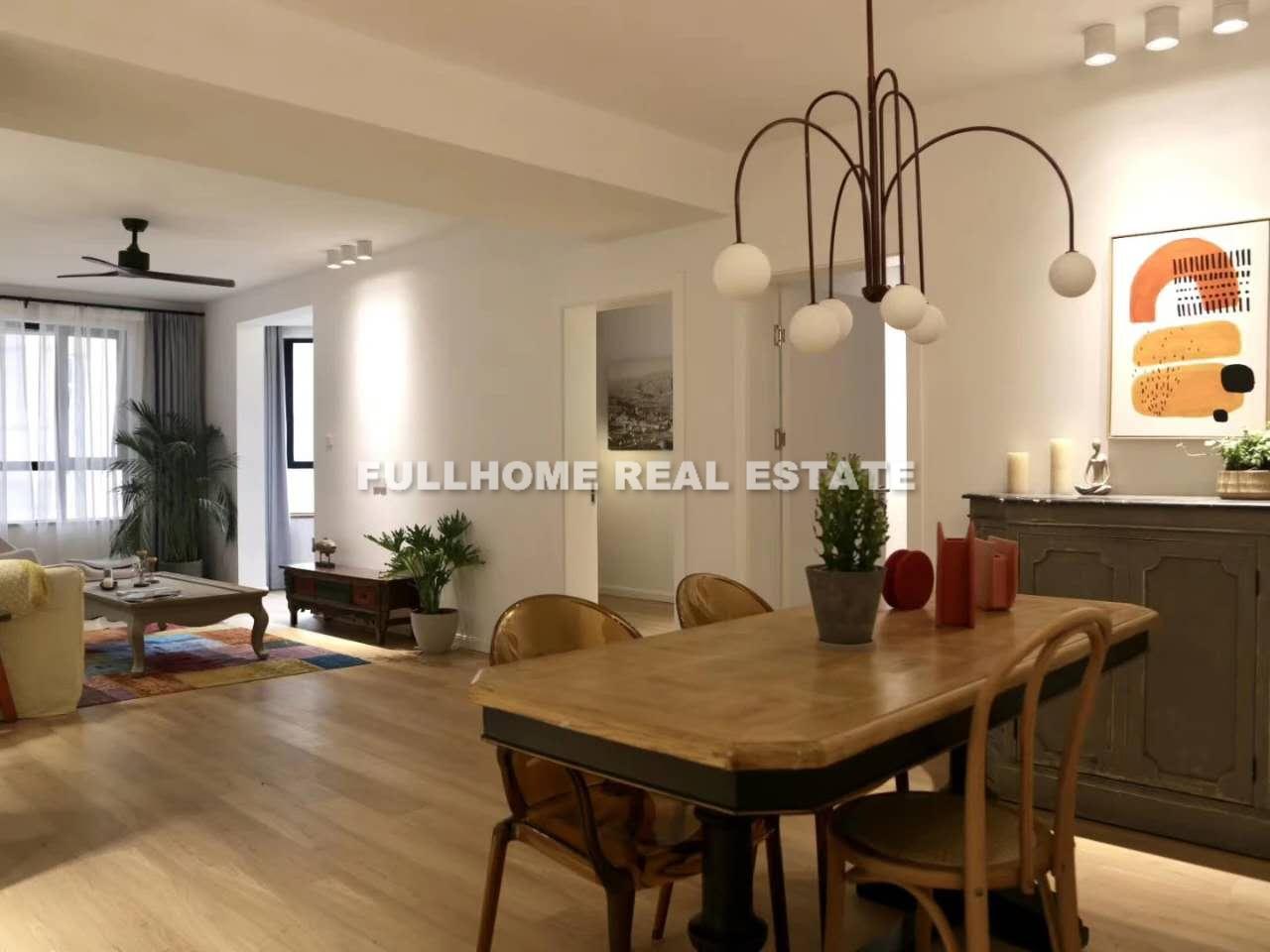 Weihaiyuan - 3 bedroom apartment in Shanghai, People Square, Downtown