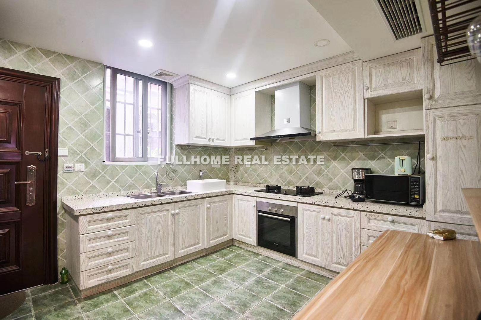 Lane 500-1200 Middle Yanan Road Old House - 4 bedroom apartment in Shanghai, Jing An, Downtown