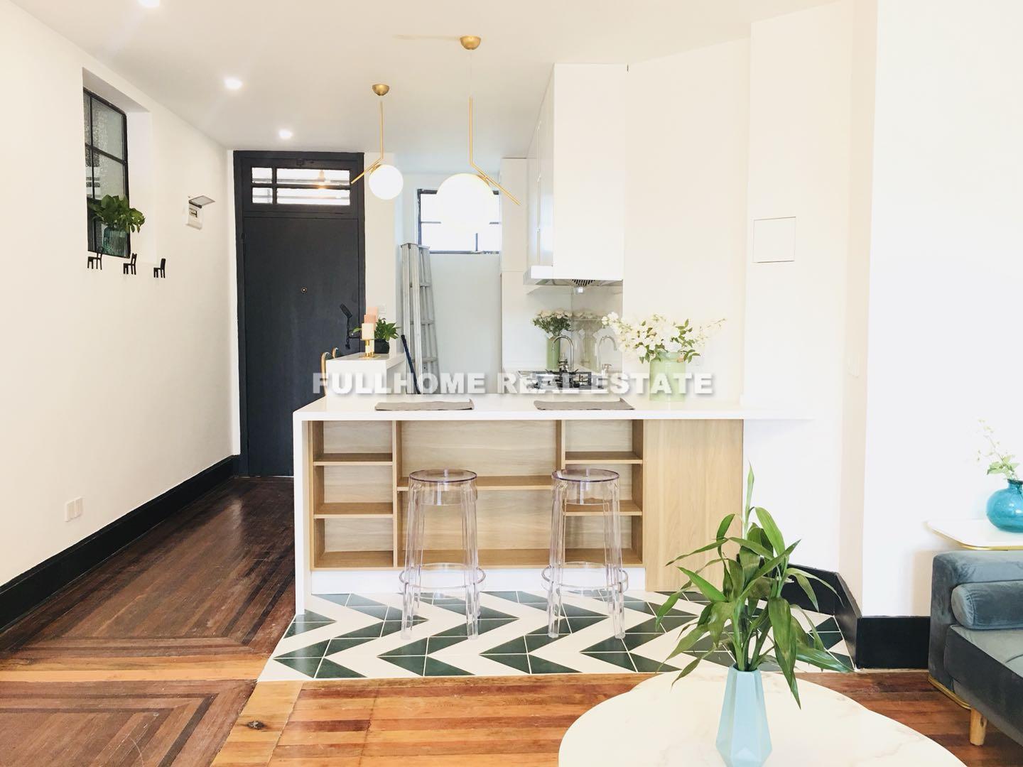 Same compound: Huaihai Mansion, 1 bedrooms in Shanghai
