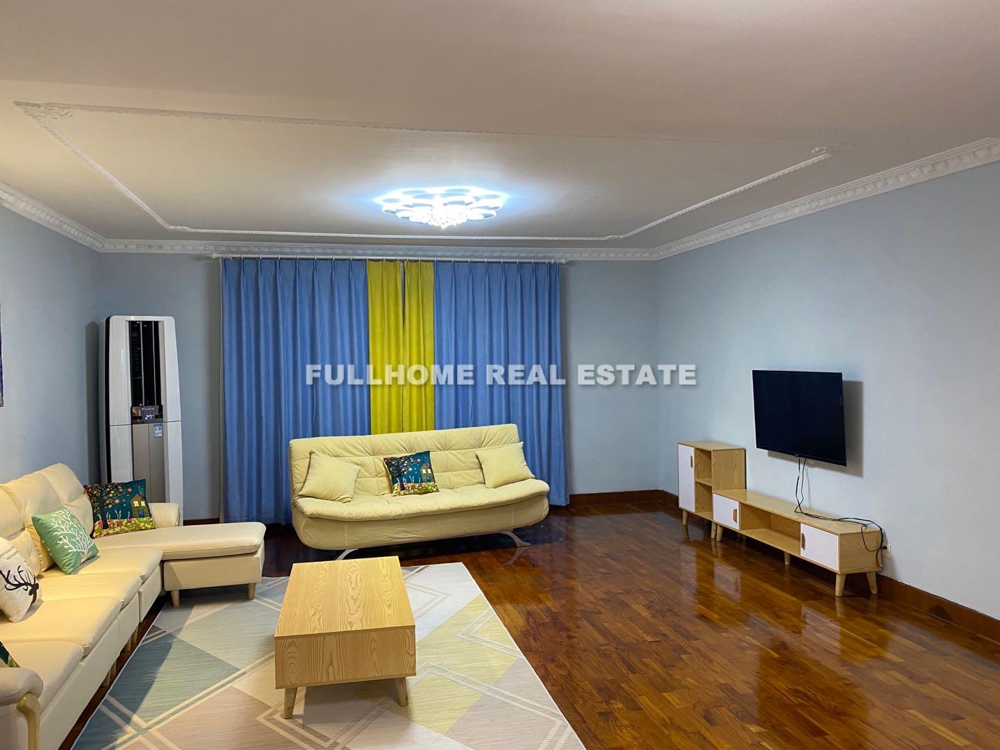 Same compound: Jingan Changhua Apartment, 3 bedrooms in Shanghai