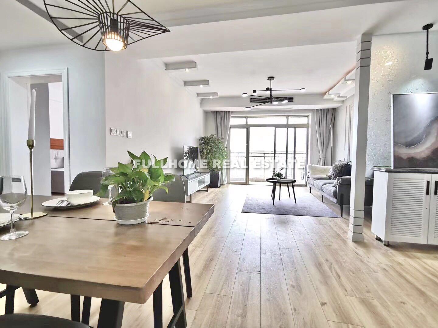 Same compound: Huayuan Garden, 2 bedrooms in Shanghai