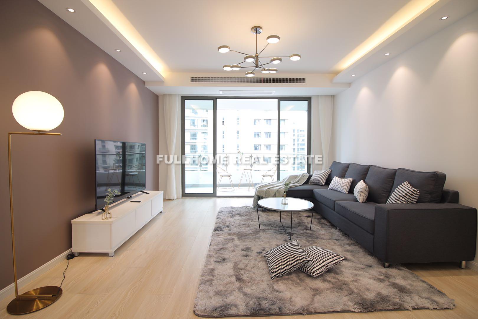 Top Of City - 3 bedroom apartment in Shanghai, People Square, Downtown