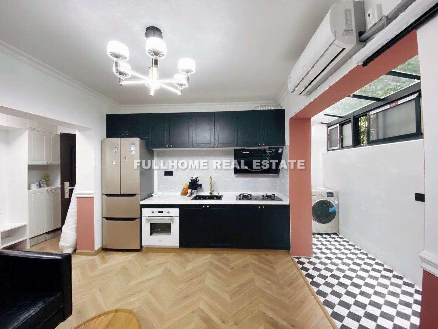 Lane1-500 Taiyuan Road Old House - 2 bedroom apartment in Shanghai, Xujiahui, Downtown