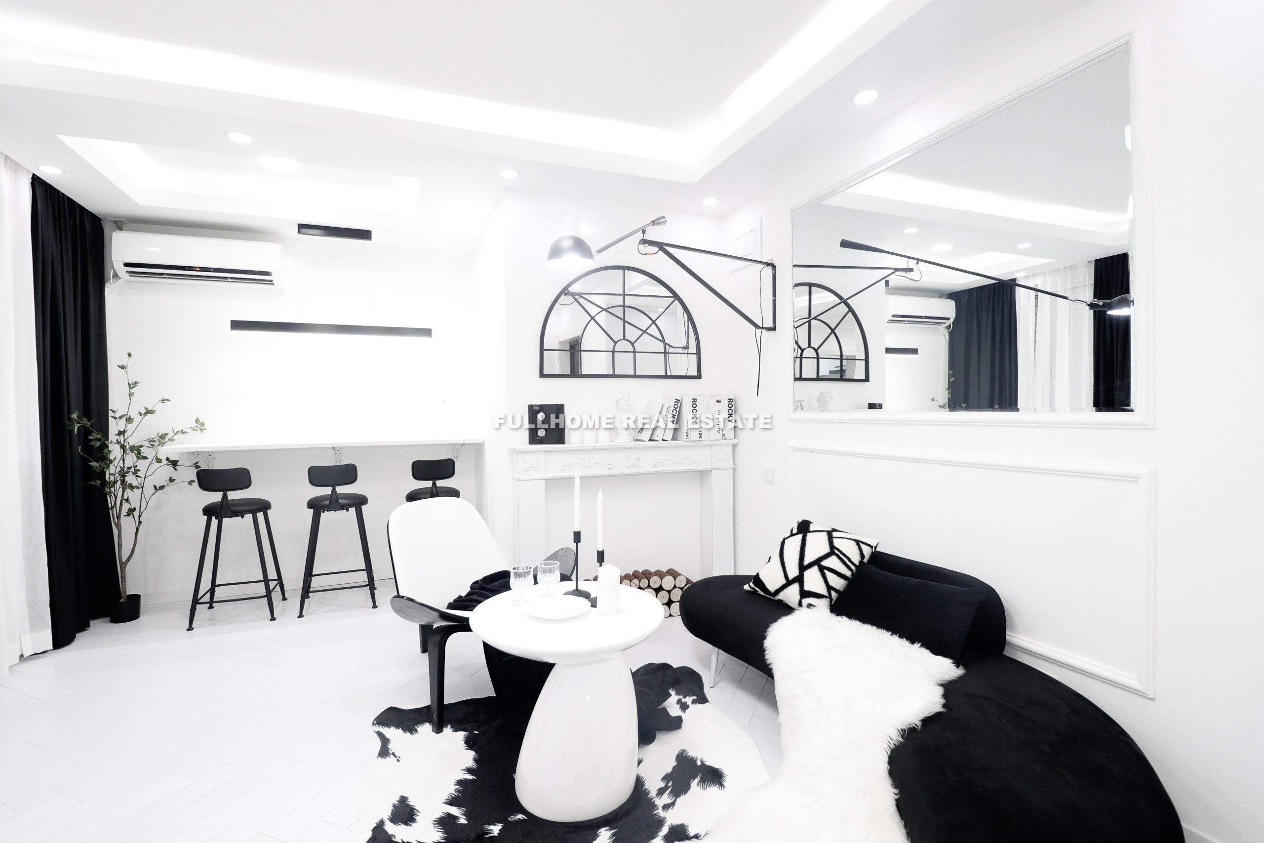 Same compound: Changjiu Apartment, 3 bedrooms in Shanghai