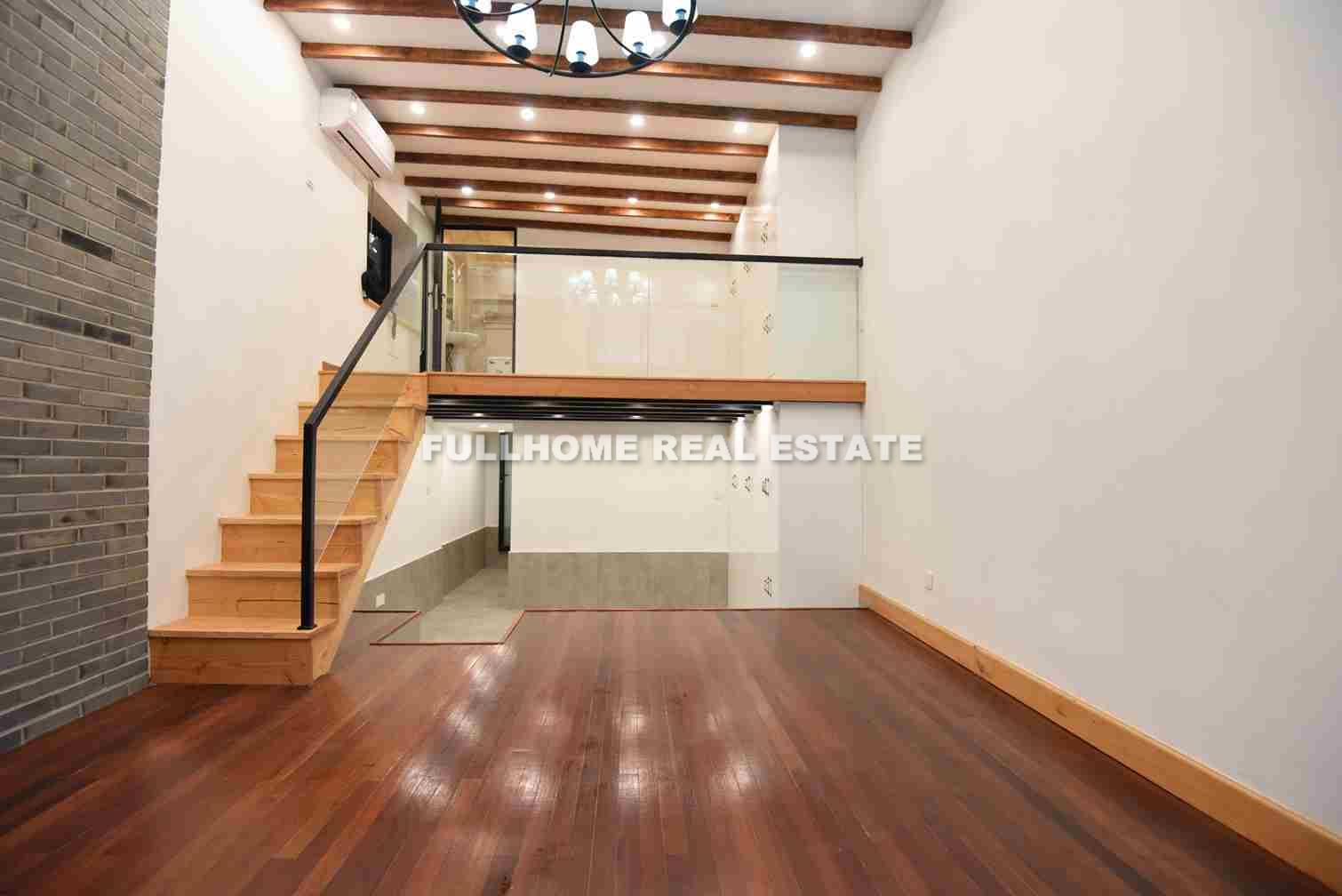 Same compound: M. Yanan Road Old House, 2 bedrooms in Shanghai