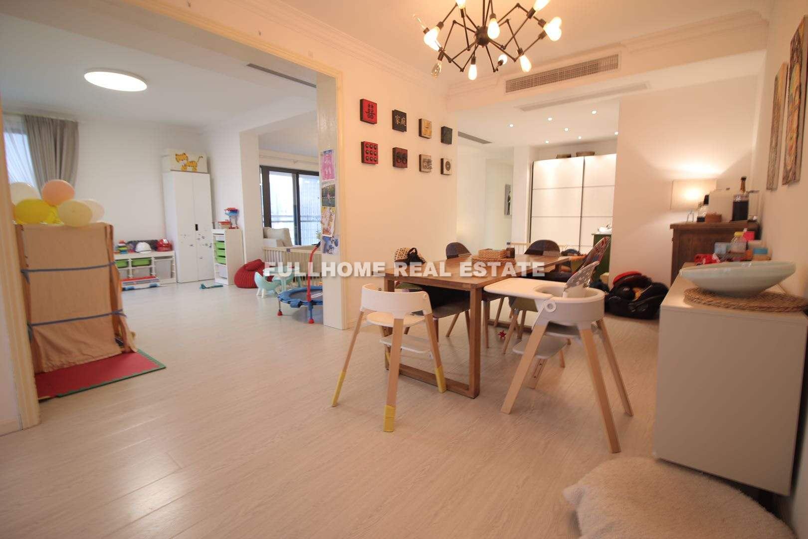 Same compound: The One, 4 bedrooms in Shanghai