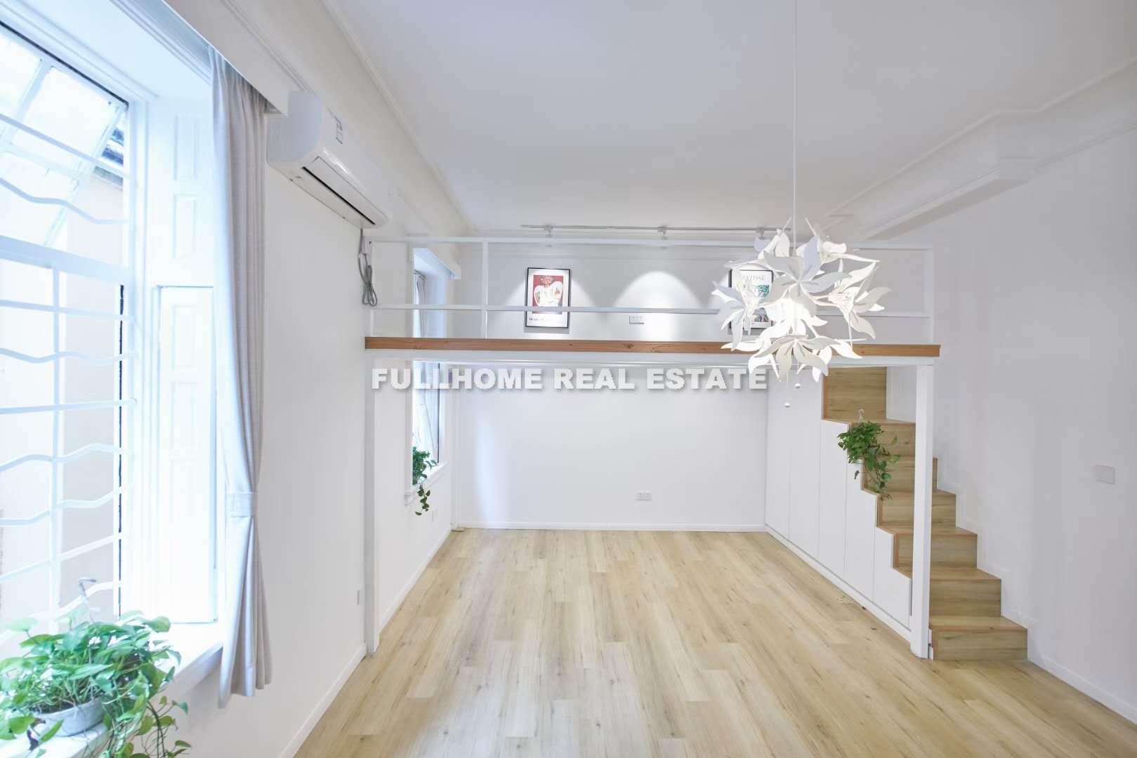 Same compound: Lane1-500 Donghu Road Old House, 1 bedrooms in Shanghai
