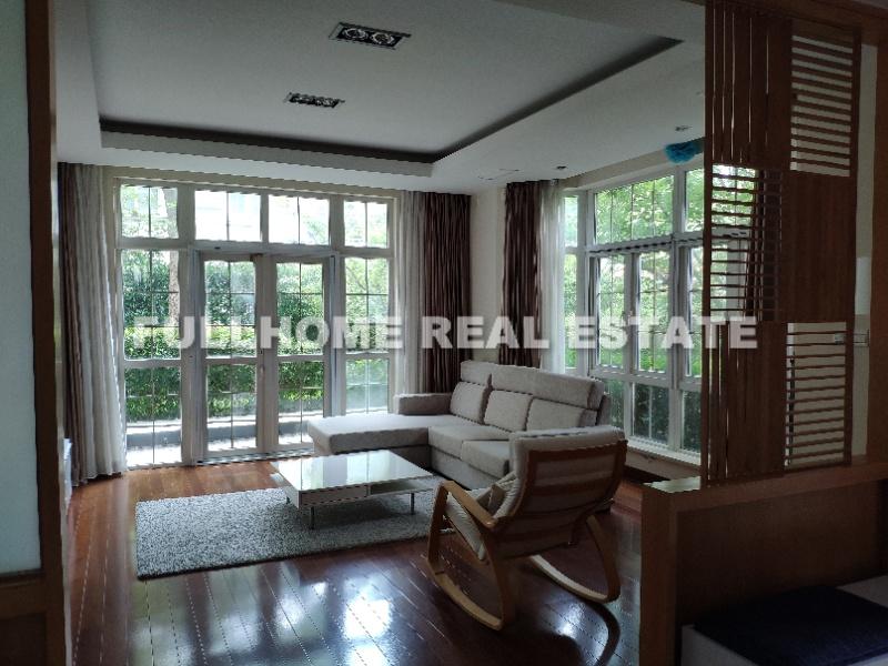 Same compound: Hampton Woods, 4 bedrooms in Shanghai