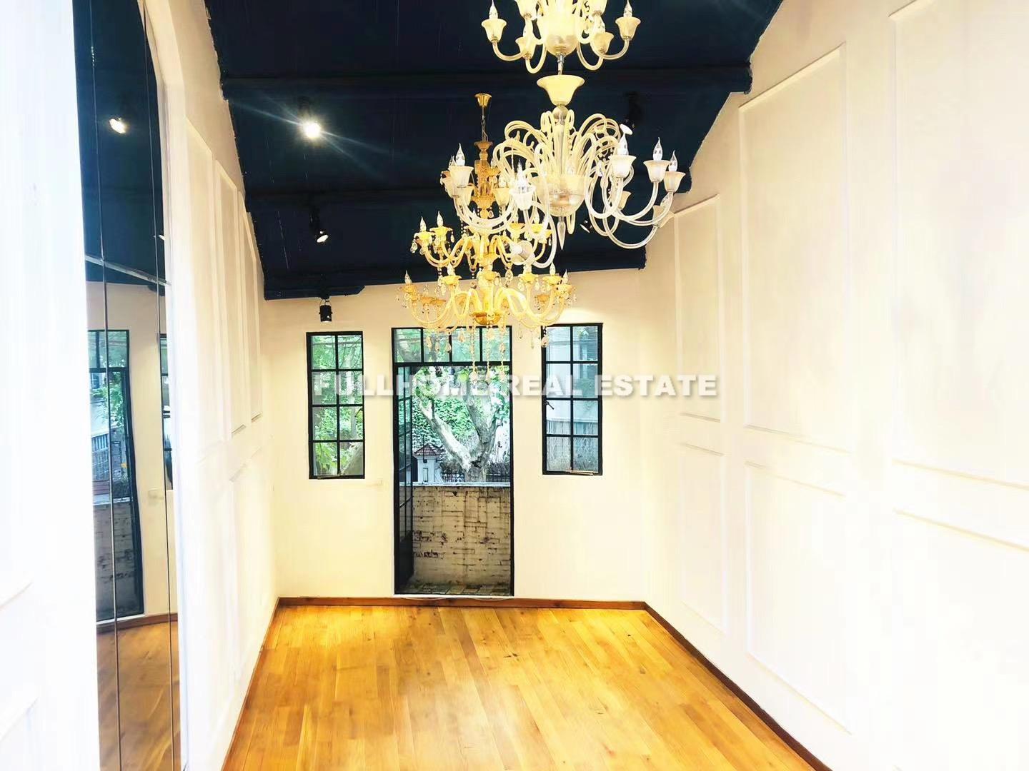 Lane 1-300 South Fuxing Road Old House - 3 bedroom apartment in Shanghai, Downtown, Downtown
