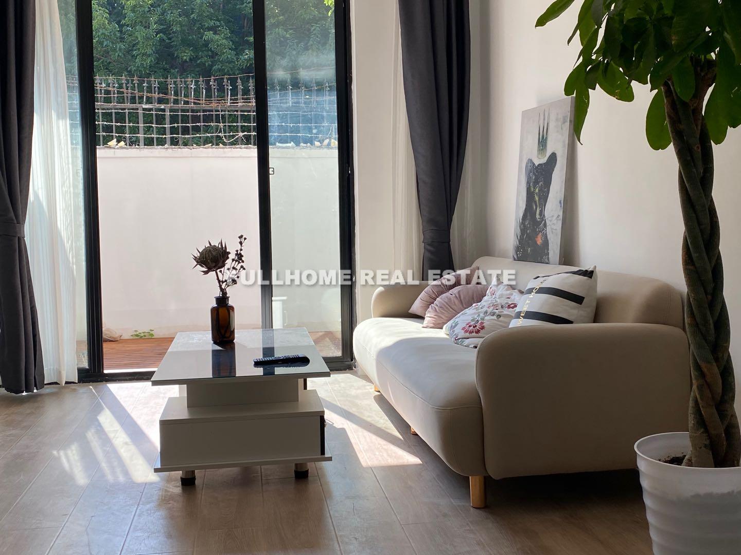 Same compound: Lane1-2000 South Wuding Road Old House, 1 bedrooms in Shanghai