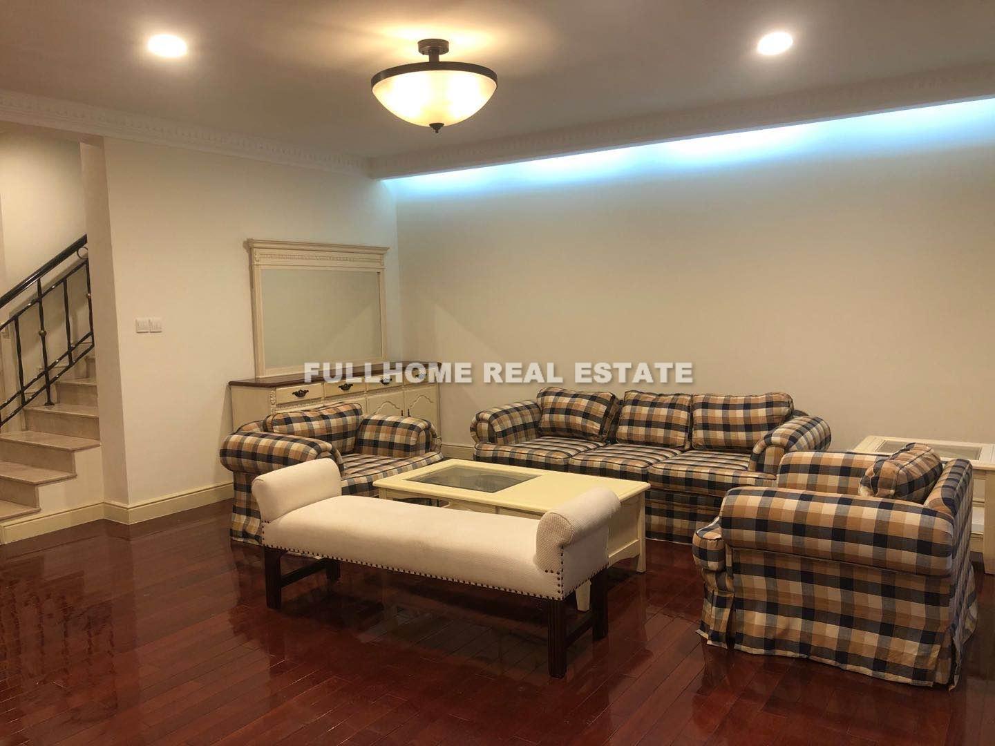 Same compound: The Emerald, 3 bedrooms in Shanghai