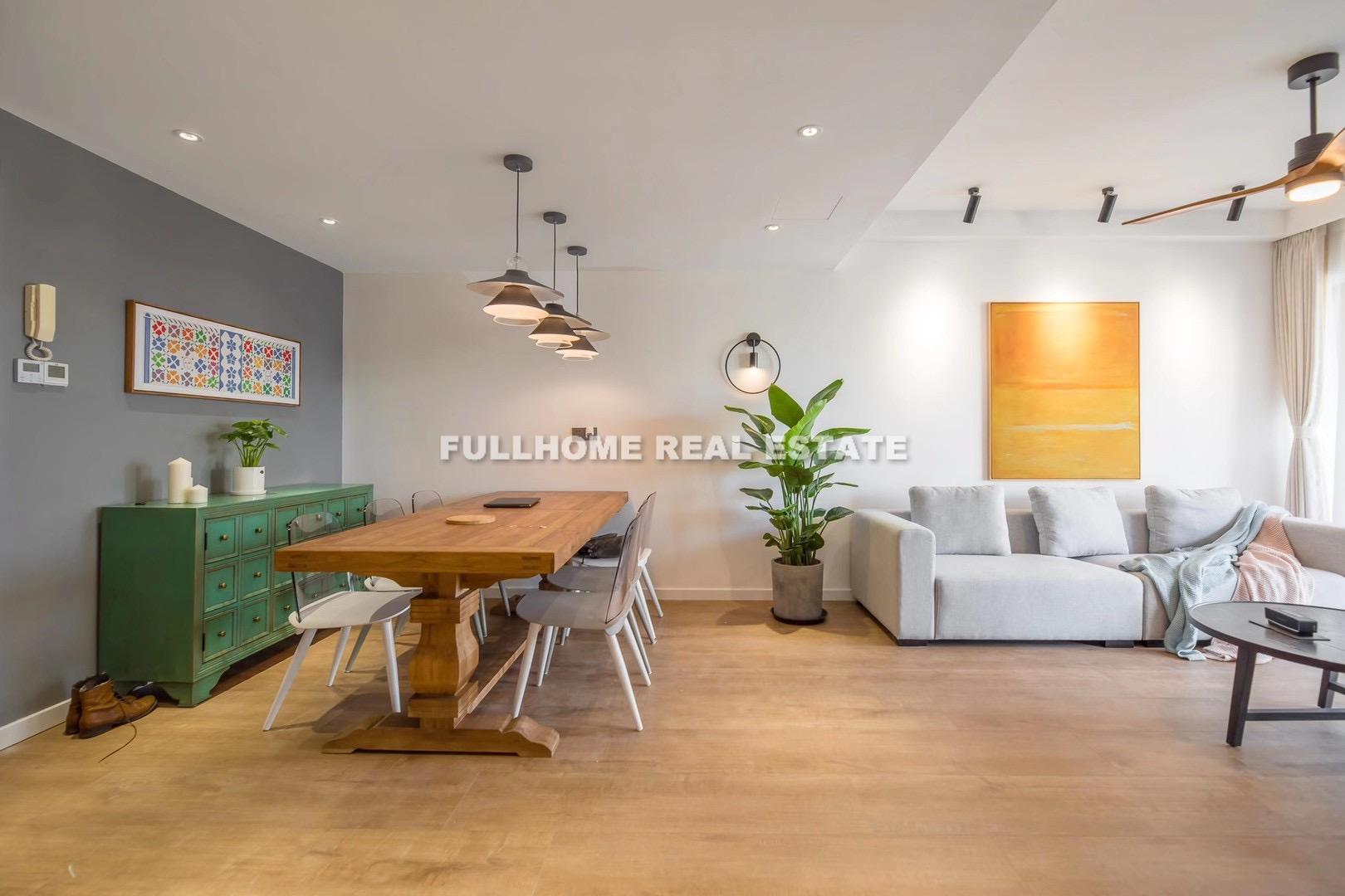 Same compound: Regent Place, 3 bedrooms in Shanghai