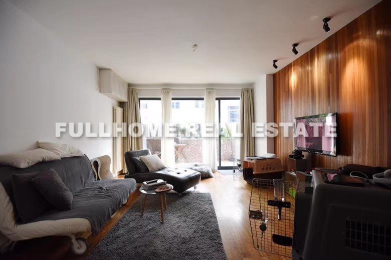 Lane 1-200 Gaoyou Road Old House - 2 bedroom apartment in Shanghai, Xujiahui, Downtown