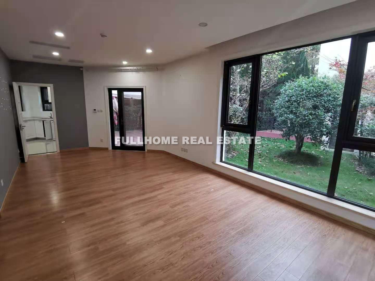 Similar property: Green Valley Villas, 4 bedrooms, 210 sqm in Shanghai