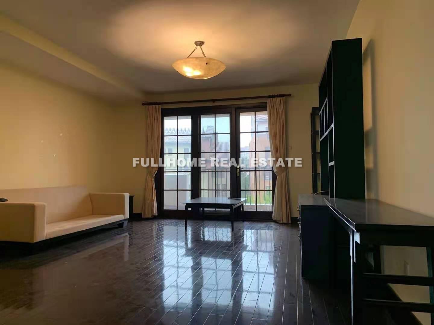 Similar property: Shanghai Racquet Club, 4 bedrooms, 270 sqm in Shanghai