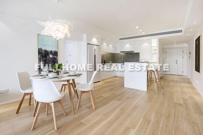 Oriental Manhattan - 4 bedroom apartment in Shanghai, Xujiahui, Downtown